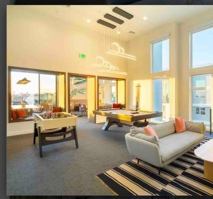 Relax On Wilshire With A View Apartment Лос Анджелис Екстериор снимка