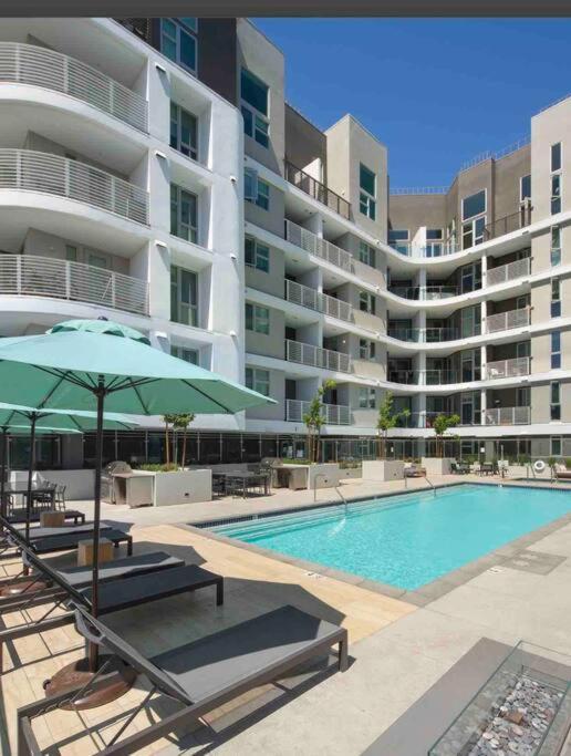 Relax On Wilshire With A View Apartment Лос Анджелис Екстериор снимка
