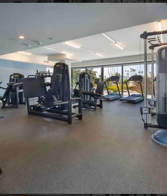 Relax On Wilshire With A View Apartment Лос Анджелис Екстериор снимка