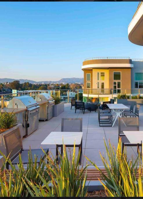 Relax On Wilshire With A View Apartment Лос Анджелис Екстериор снимка